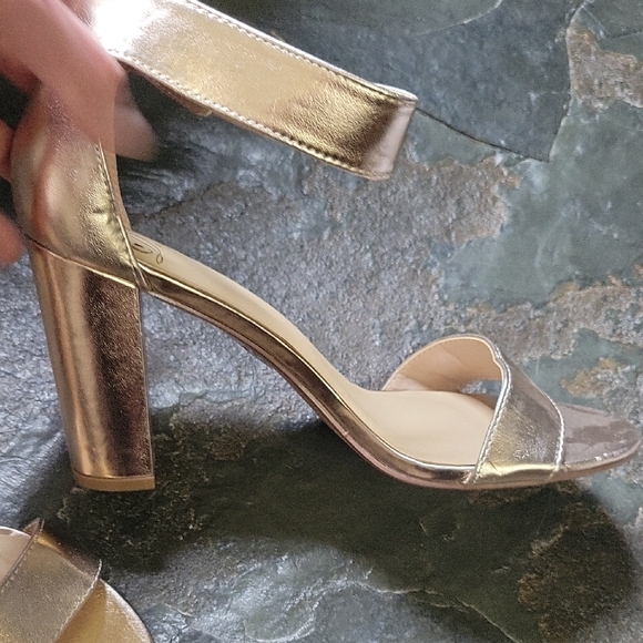 Beautiful Rose Gold Block Heel Sandals Metallic Size 10, Sexy - Picture 5 of 9